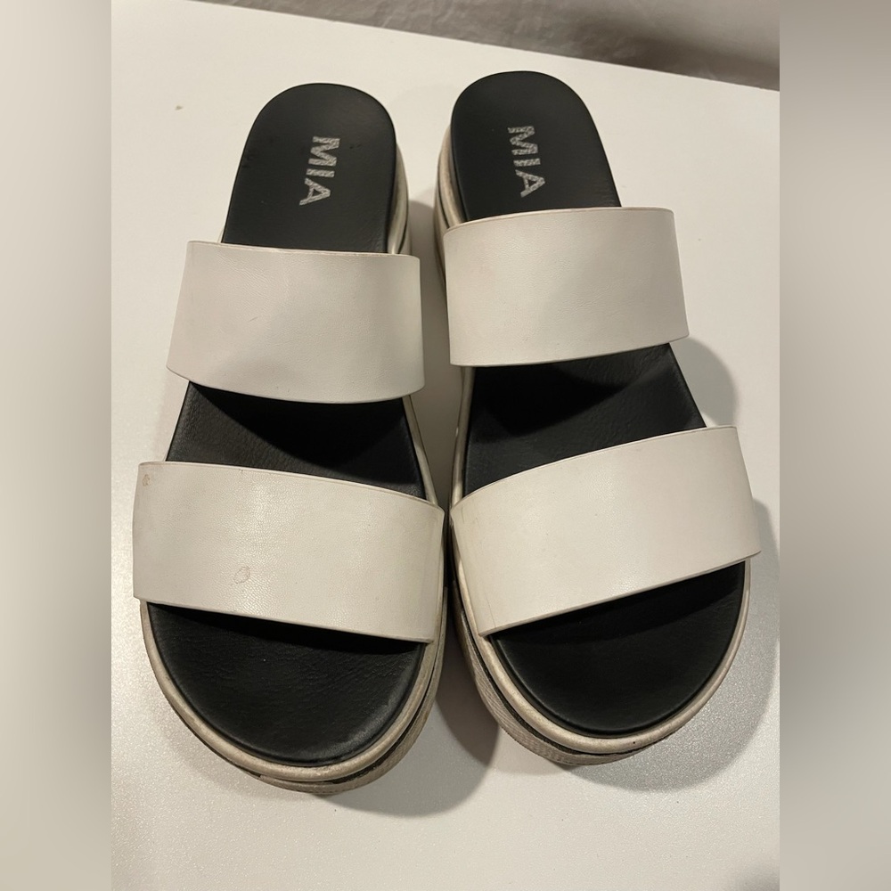 Ladies size 8 MIA Chunky Platform Sandals White Black Women's Summer Beach